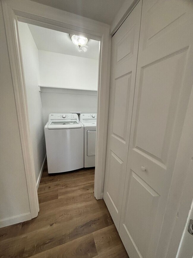 Foto del edificio - Woodside Village