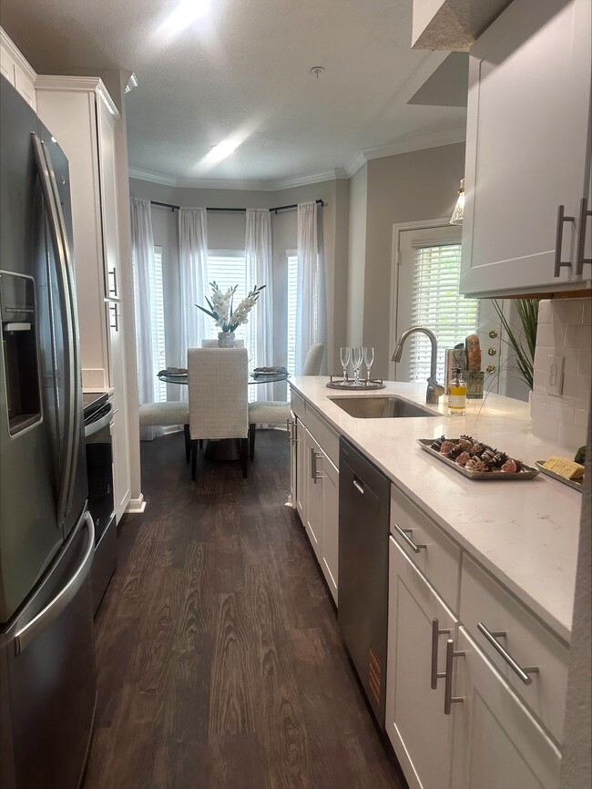 Building Photo - Fairmont First Colony