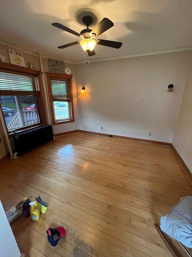 Building Photo - 308 E 5th St