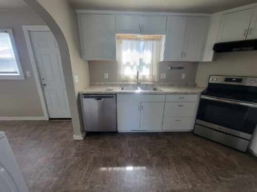 Kitchen - 580 Filer Ave W