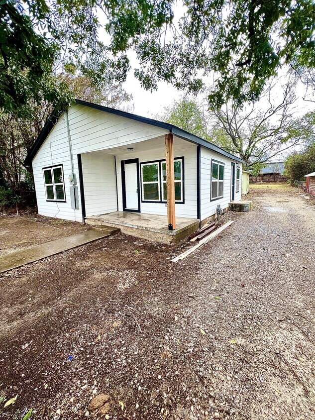 Primary Photo - 1271 W Swan St