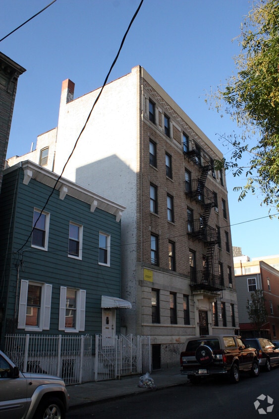 Building Photo - 364 E 159th St