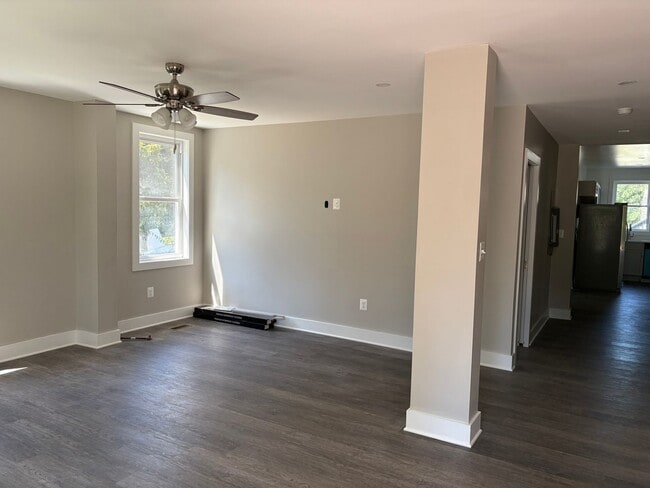 Building Photo - 302 S Camp Meade Rd