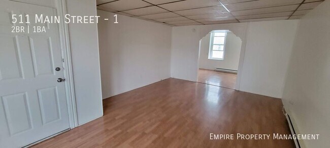 Building Photo - 1st Floor: 2 Bedroom / 1 Bathroom Apartmen...