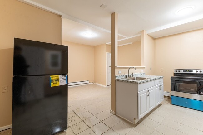 Building Photo - Modern Renovated Studio For Rent!