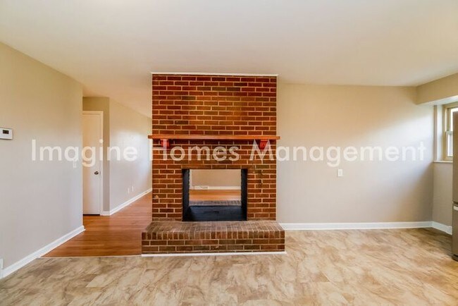 Building Photo - 9076 Shadetree Dr
