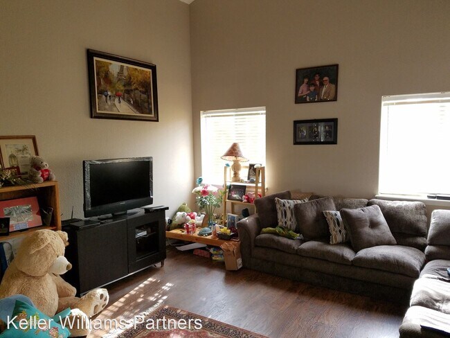 Building Photo - 3 br, 2.5 bath House - 5925 Christa Ct