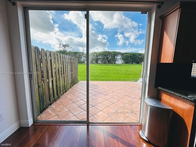 Foto del edificio - 2 br, 2.5 bath House - 6120 NW 116th Pl Ap...