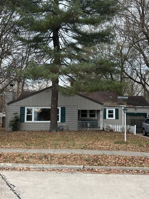 Primary Photo - This 1224 square foot single family home h...