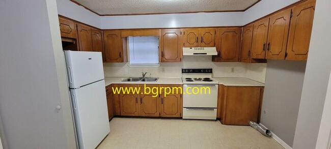 Building Photo - 2 Bd, 1 Ba Duplex, in Ward