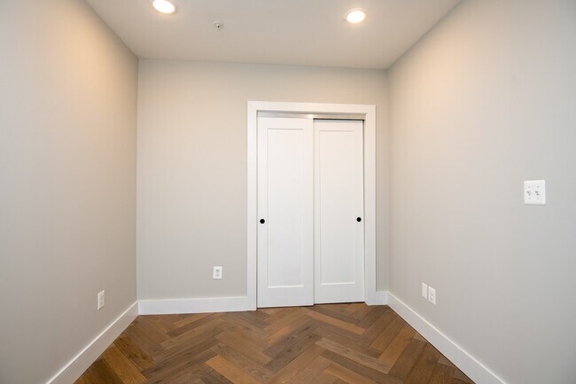 Foto del edificio - 1457 Girard St NW