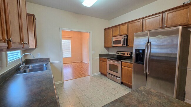 Building Photo - 4001 Parkview Ct