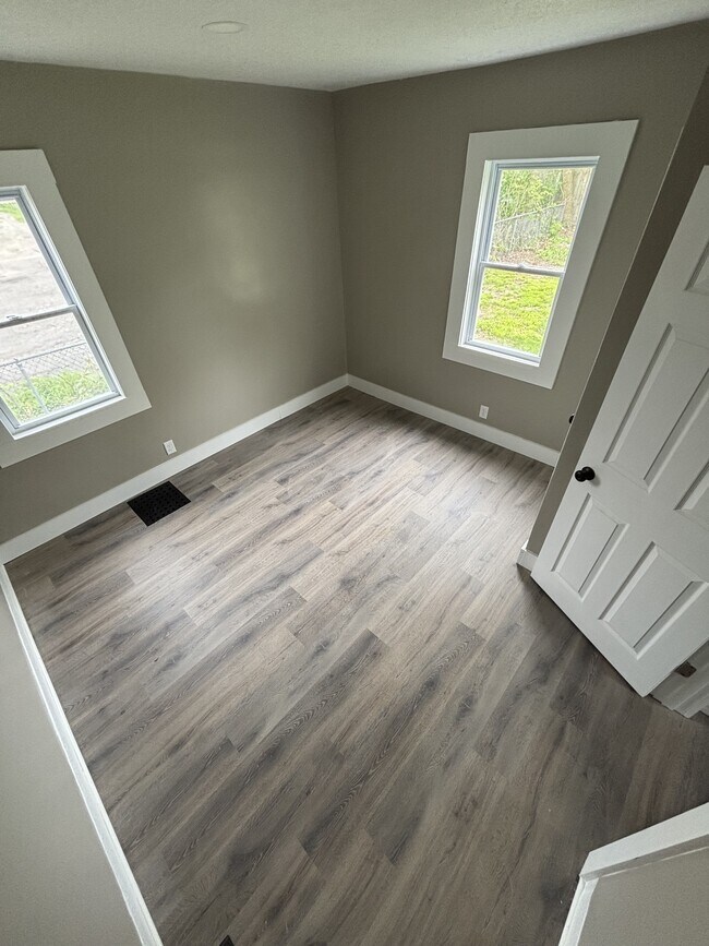 Building Photo - 604 McKinnie Ave