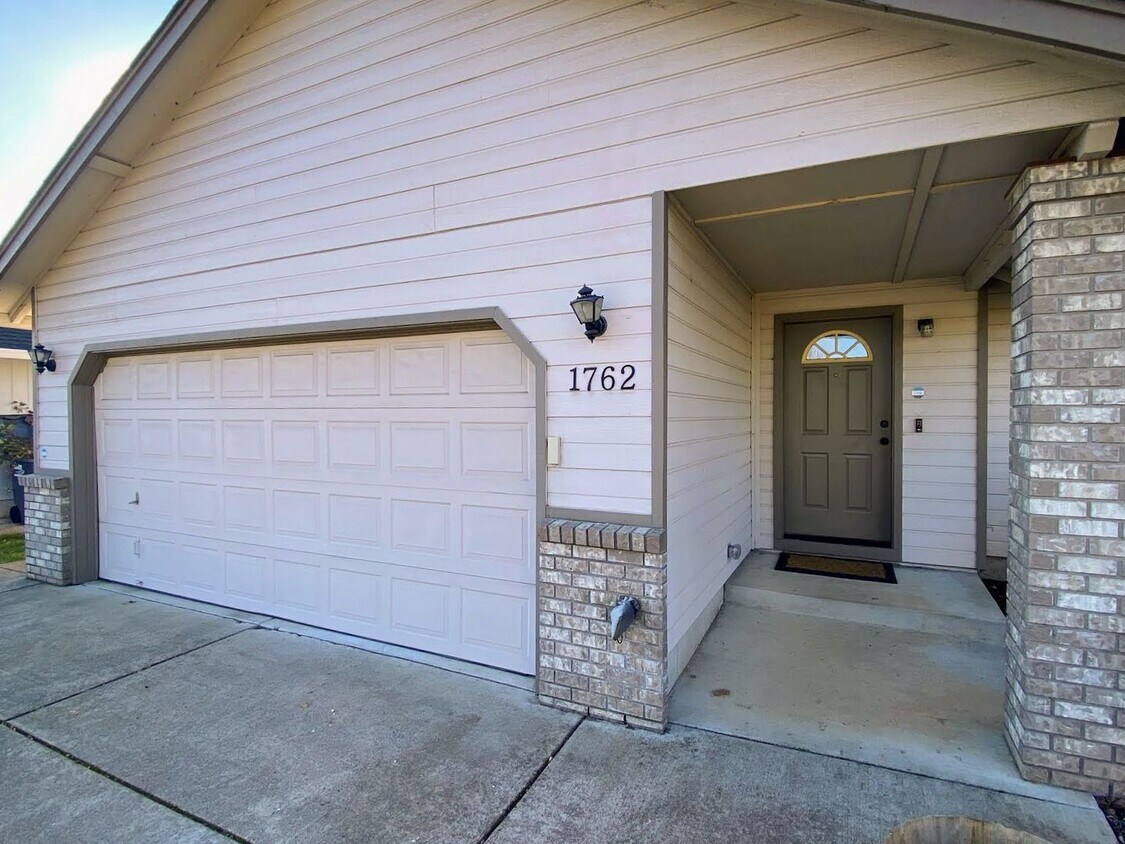 Primary Photo - 3 br, 2 bath House - 1762 Labona Dr