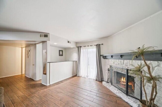 Foto del edificio - 4614 E 68th St