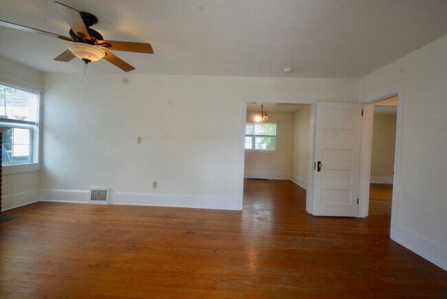 Foto del edificio - This one is Perfect!! It's a 2 Bedroom Single-Family Home with a Garage in Smyrna