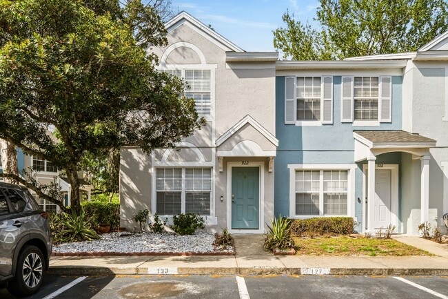 Beautifully Updated 2/2.5 Townhouse in the Heart of Lake Mary - Beautifully Updated 2/2.5 Townhouse in the Heart of Lake Mary