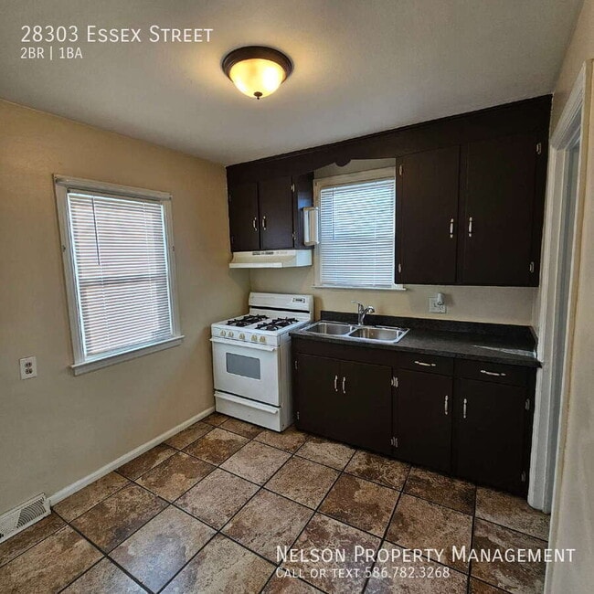 Foto del edificio - 28303 Essex St