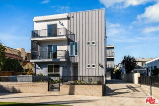 Building Photo - 10801 Kling St