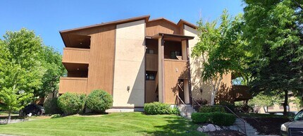 Building Photo - 635 W Jefferson Pl