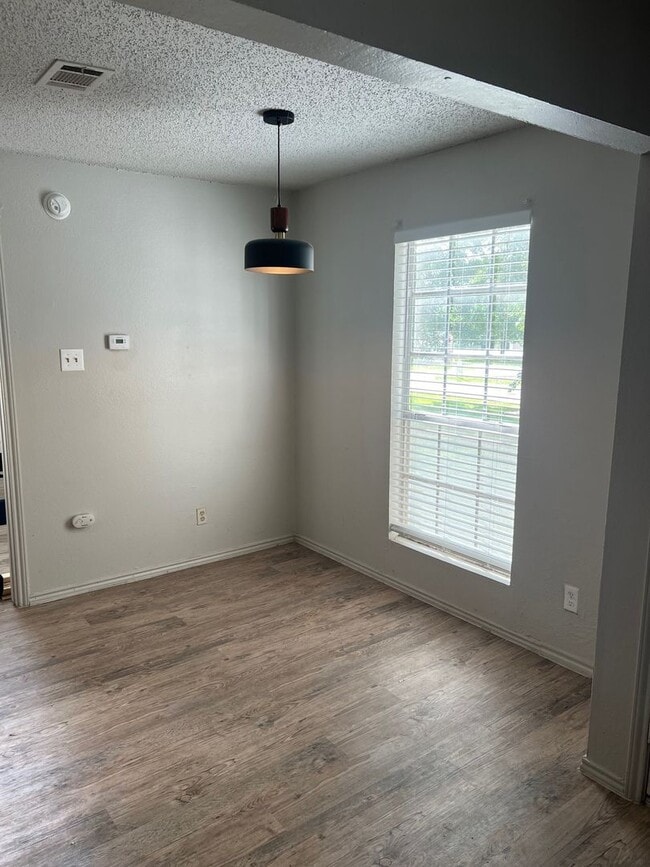 Building Photo - 405 Fantail Loop