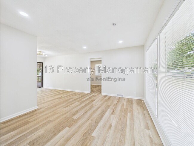 Foto del edificio - 11230 Corrington Ave