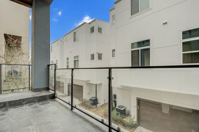 Foto del edificio - Beautiful 3 bed 3.5 bath home!