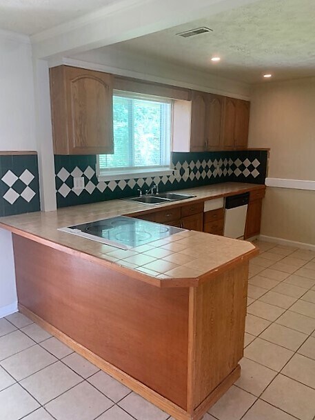 Building Photo - 575 Aberdeen Dr