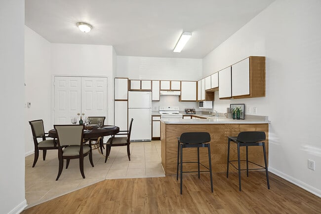 Building Photo - Fallbrook Ranch Apartments