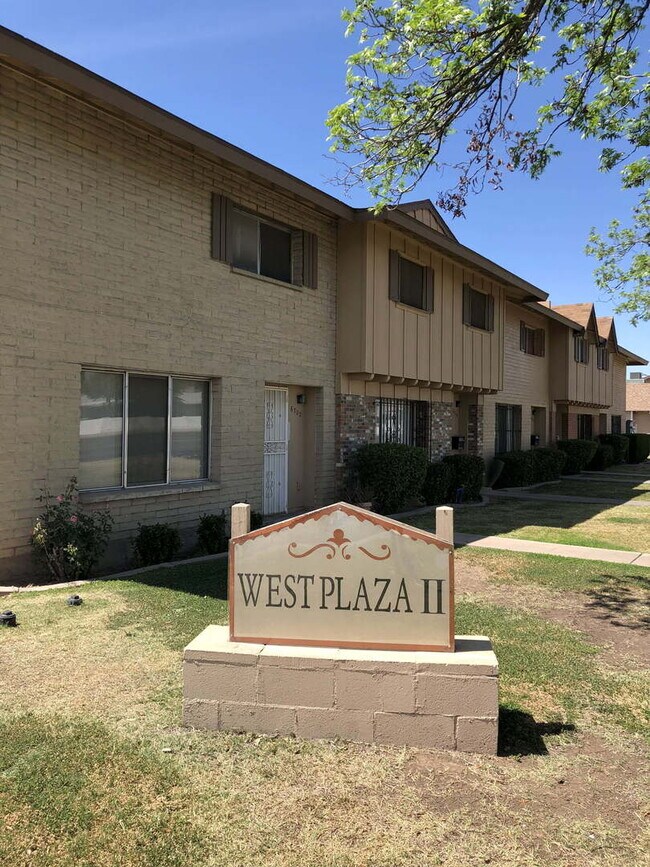 Building Photo - 3 Bedroom Sec 8 Approved.  Don't wait wont...