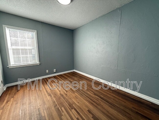 Building Photo - 2626 W 48th St