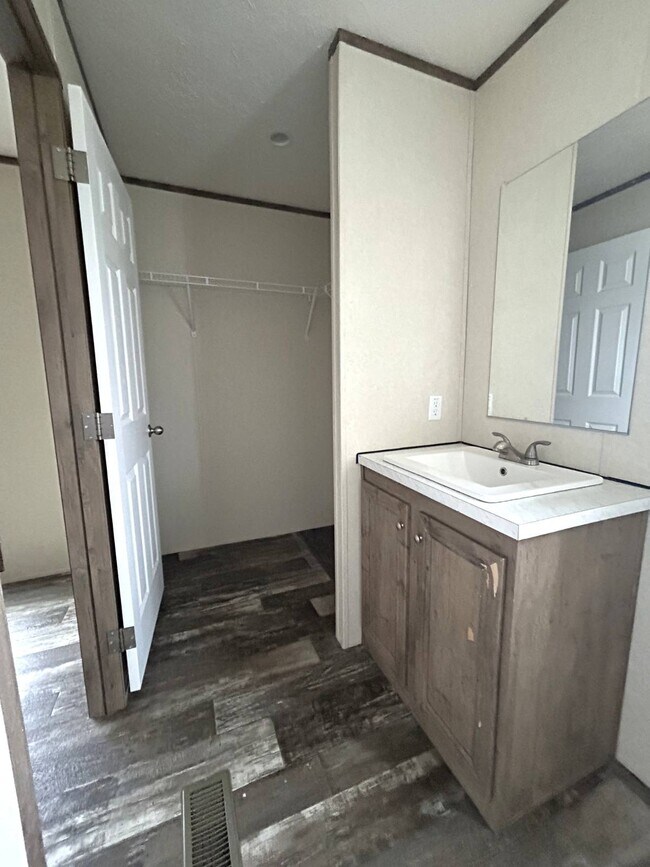 Building Photo - 575 Payne Creek Est