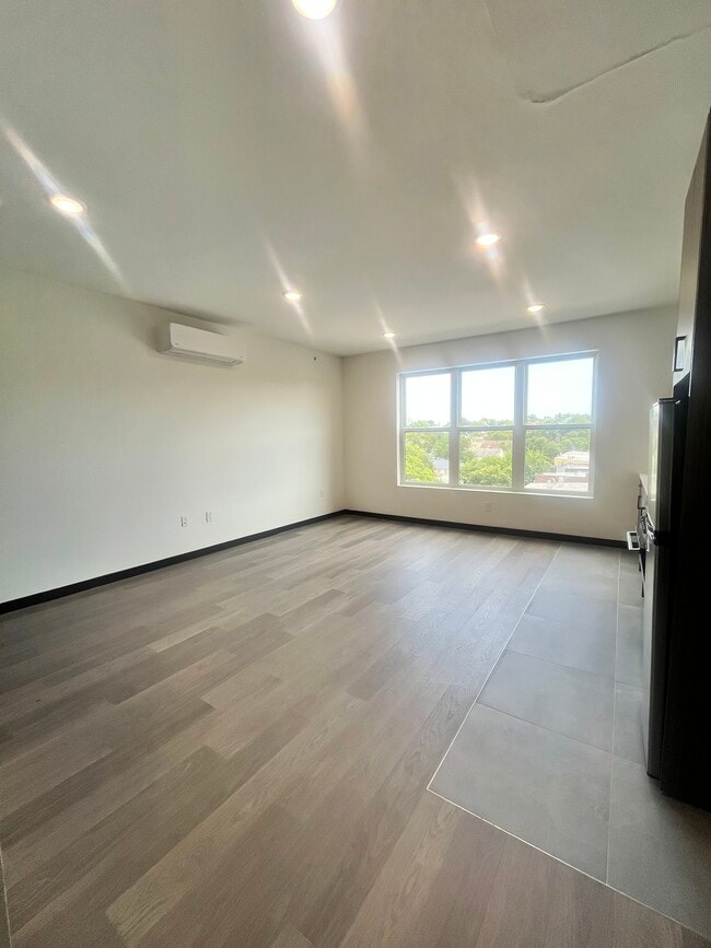 132 Mallory Ave 503 - 138 Mallory Ave
