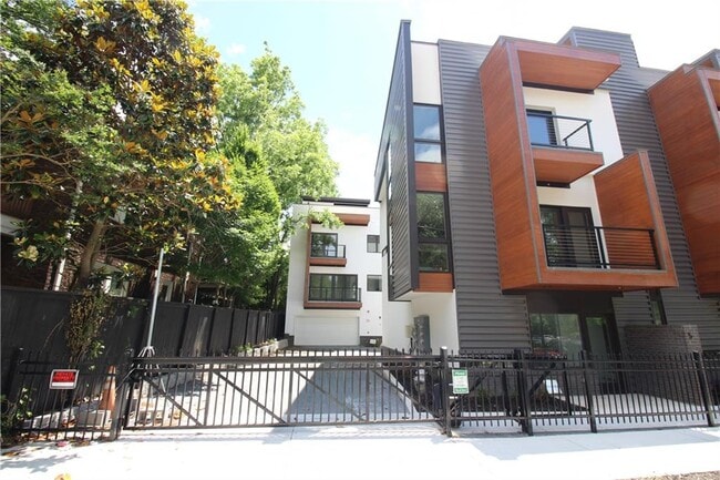 Building Photo - 367 Parkway Dr NE