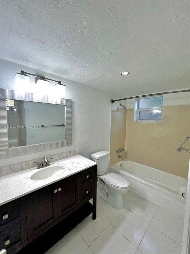 Building Photo - 9404 SW 77th Ave