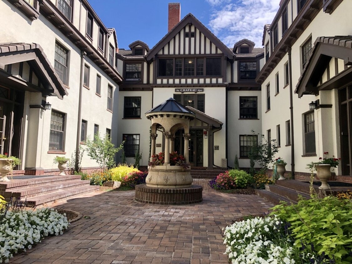 Building Photo - Chateau Apartments