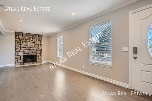 Building Photo - 3 bed 3 bath home in South Aurora near Mis...