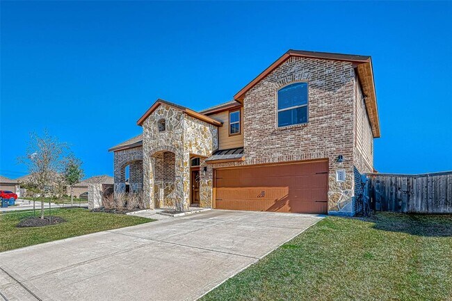Building Photo - 5618 Cedar Cres Ct