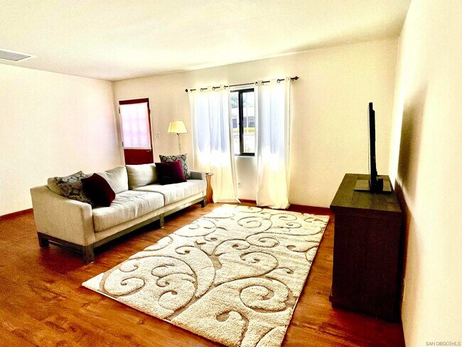 Foto del edificio - 1221 Rees Rd