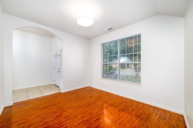 Building Photo - 16727 Great Oaks Glen Dr
