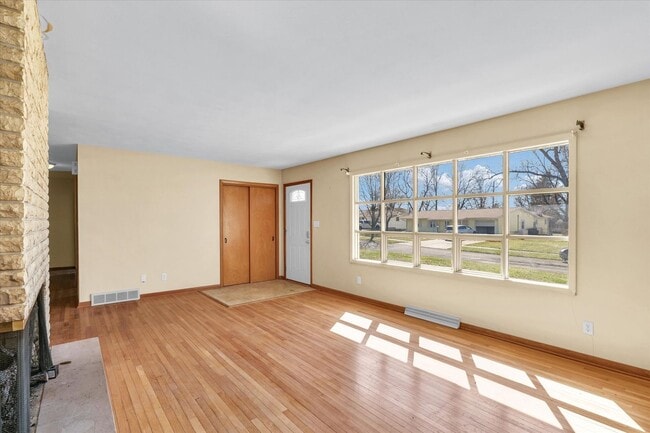 Foto del edificio - 220 Ivanhoe Way