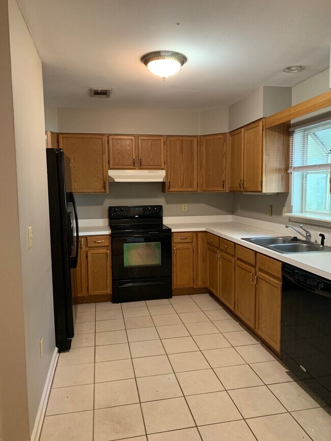 Foto del edificio - 3/2.5 Near Downtown Available July 25, 2026~ See appt instructions in txt