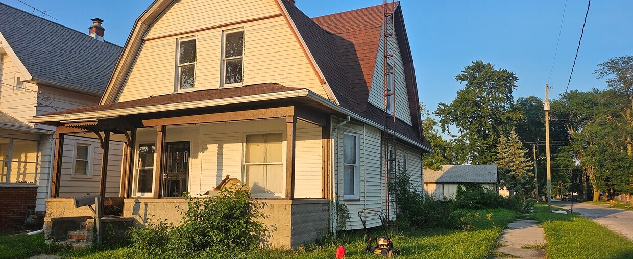 Building Photo - 1661 Oak St