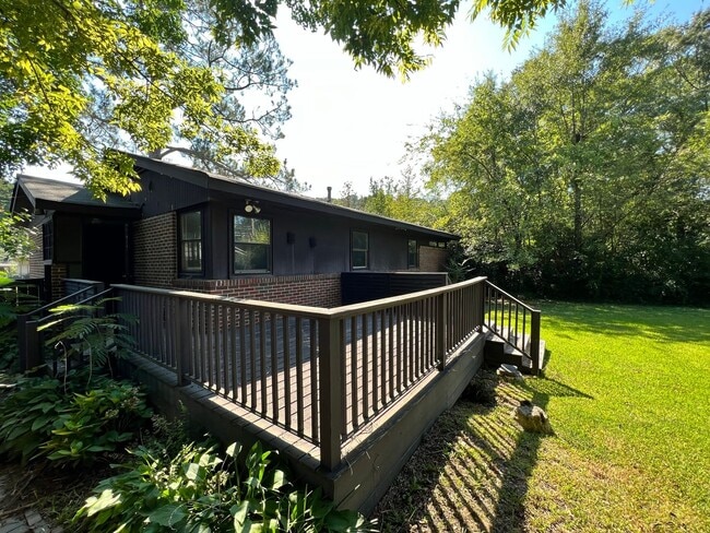 Building Photo - Newly renovated 2/ 1 Home for Rent!