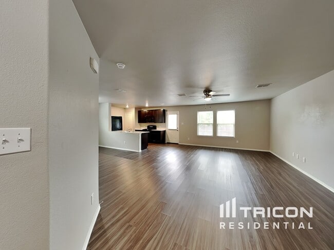 Foto del edificio - 5693 McClelland St