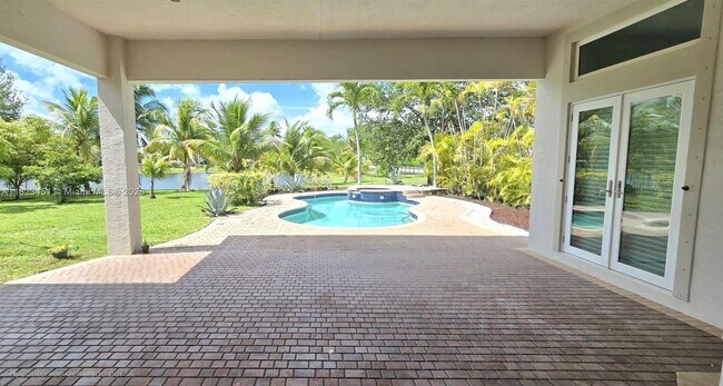 Foto del edificio - 15066 SW 39th St