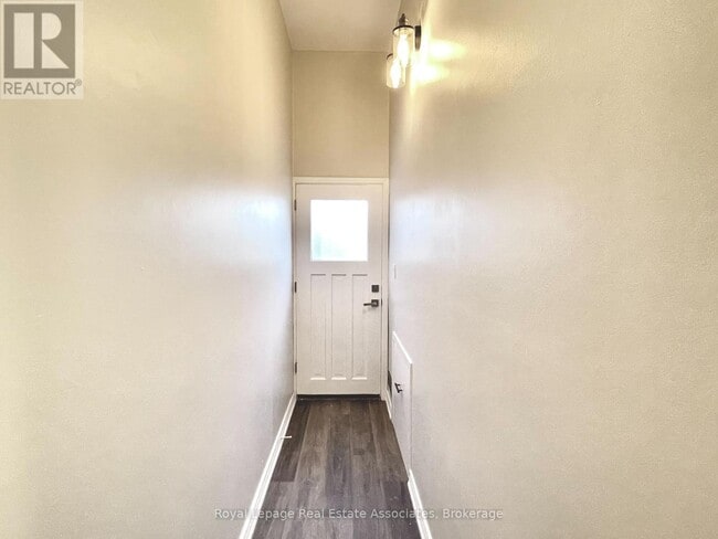 Building Photo - 2081 Snow Crescent