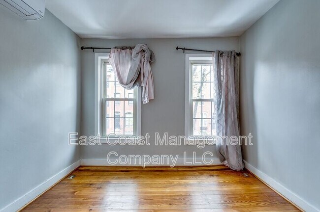 Building Photo - 1214 Battery Ave
