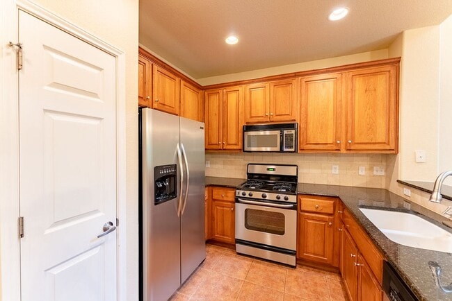 Building Photo - Gorgeous 2 Bedrooms /2.5 Bathrooms + Flex Space Home Near South Austin!!!