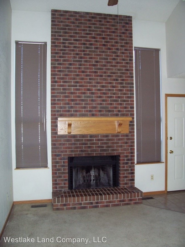 Building Photo - 2170 35th Ave Ct